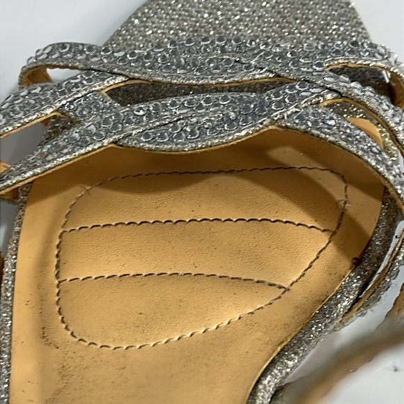 Badgley Mischka Womens Sliver Open Toe Kitten Heel Glitter Rhinestone Size 8.5 - Picture 5 of 16